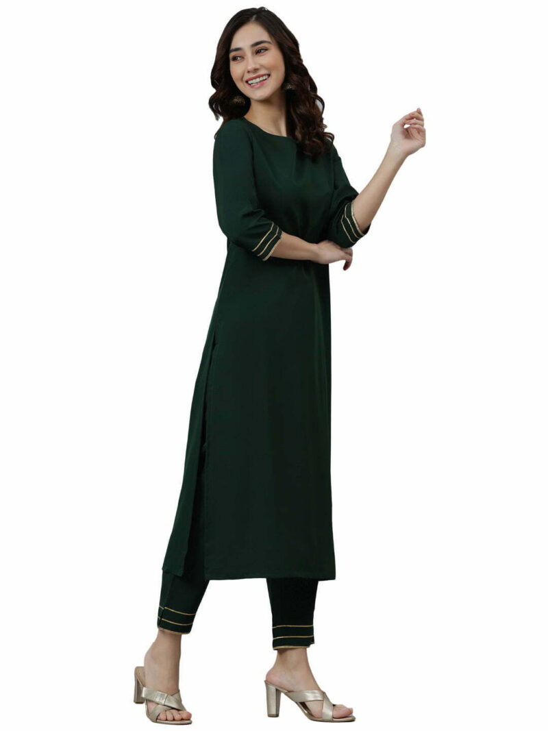 Women Dark Green Kurta Set With Dupatta - Image 2